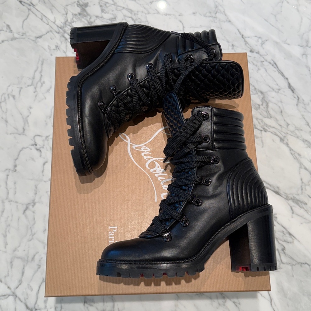Christian Louboutin Mad Boot
in Shiny Black size 38 - Picture 7 of 16